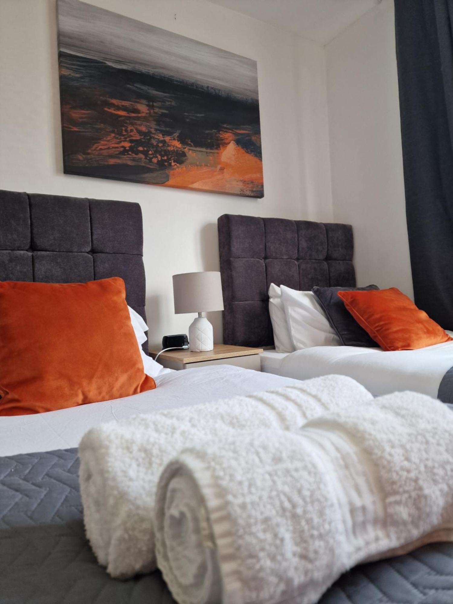 Modern 4-Bed House With Garden & Parking Villa Coventry Ngoại thất bức ảnh